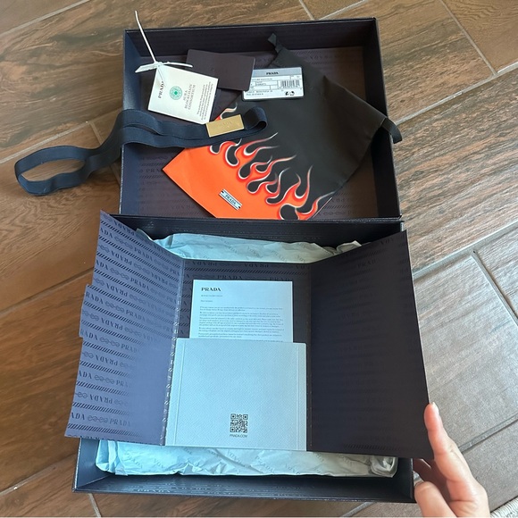 Re-Nylon Prada Re-Edition 2000 mini bag Cream Shoulder Bag with Signature Logo - Picture 3 of 12